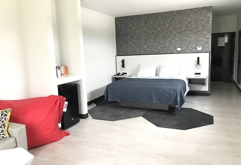 Hy Lo Hotel, Ascend Hotel Collection