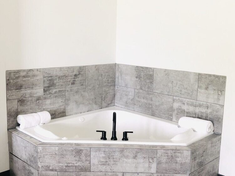 Hy Lo Hotel, Ascend Hotel Collection