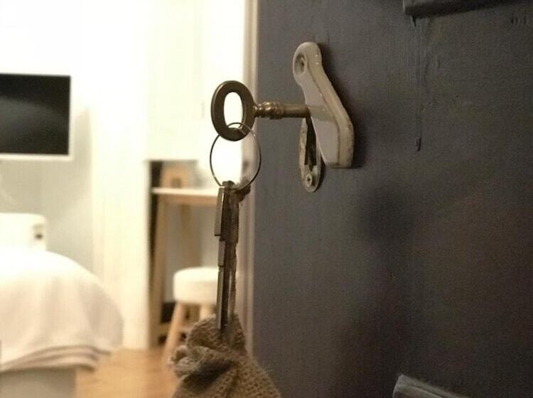 هتل Oryza Guest House& Suites