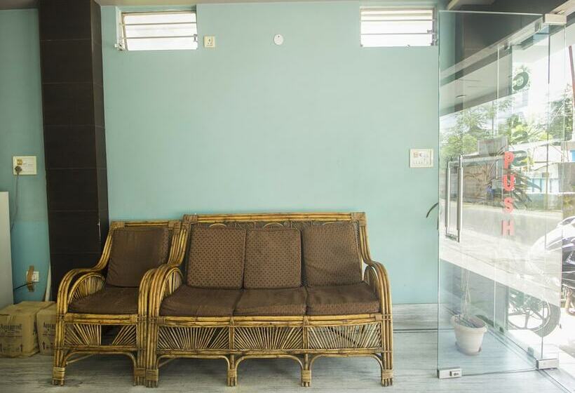 Отель Oyo 17216 Classic Lodge