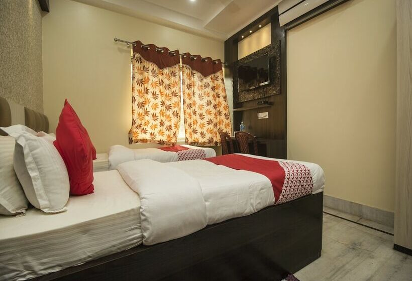 Отель Oyo 17216 Classic Lodge