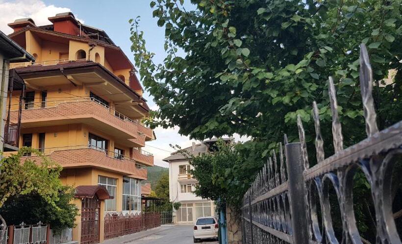 بنسيون Sky Garden House