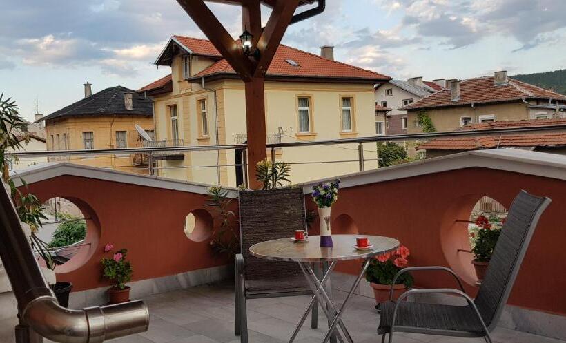 بنسيون Sky Garden House