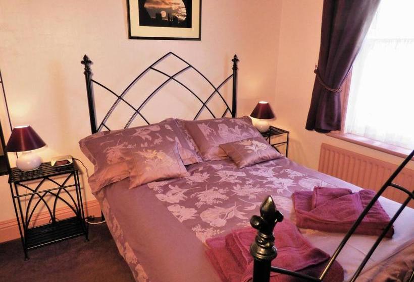 פנסיון Whitehaven Guest House