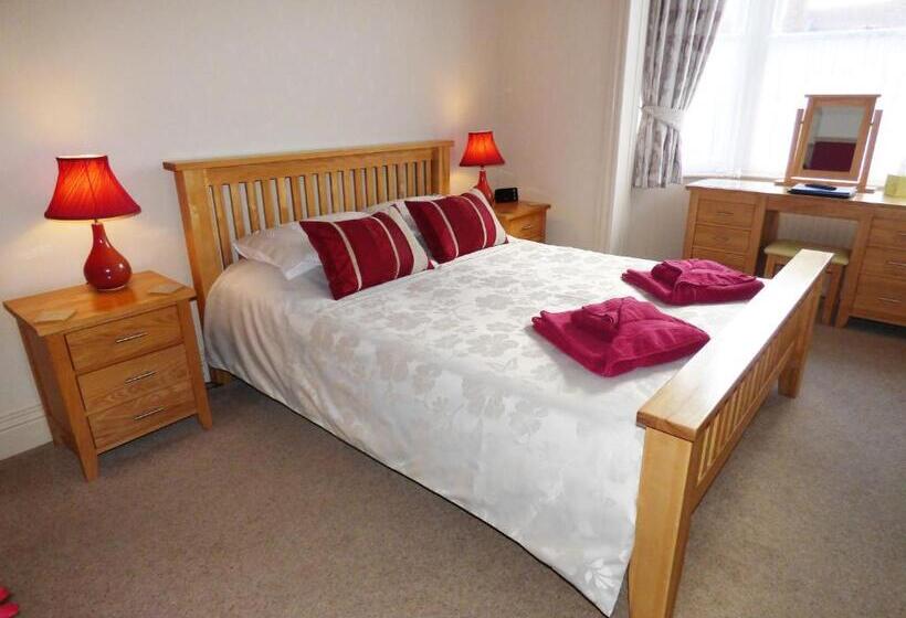 פנסיון Whitehaven Guest House