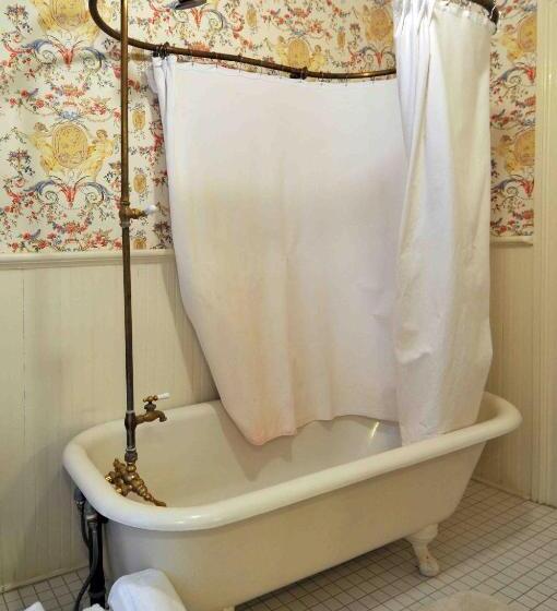 مبيت وإفطار 1872 Denham Inn