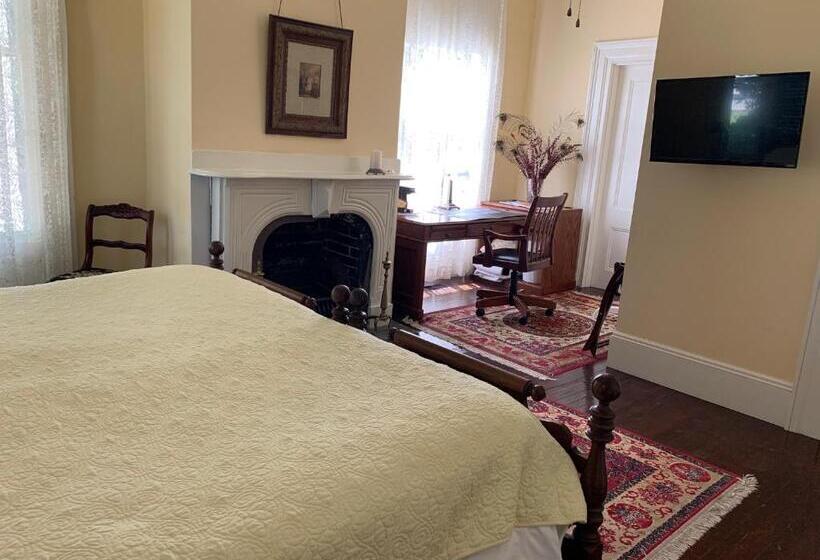 مبيت وإفطار 1872 Denham Inn