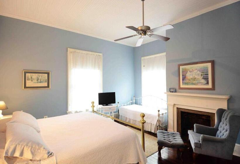 مبيت وإفطار 1872 Denham Inn