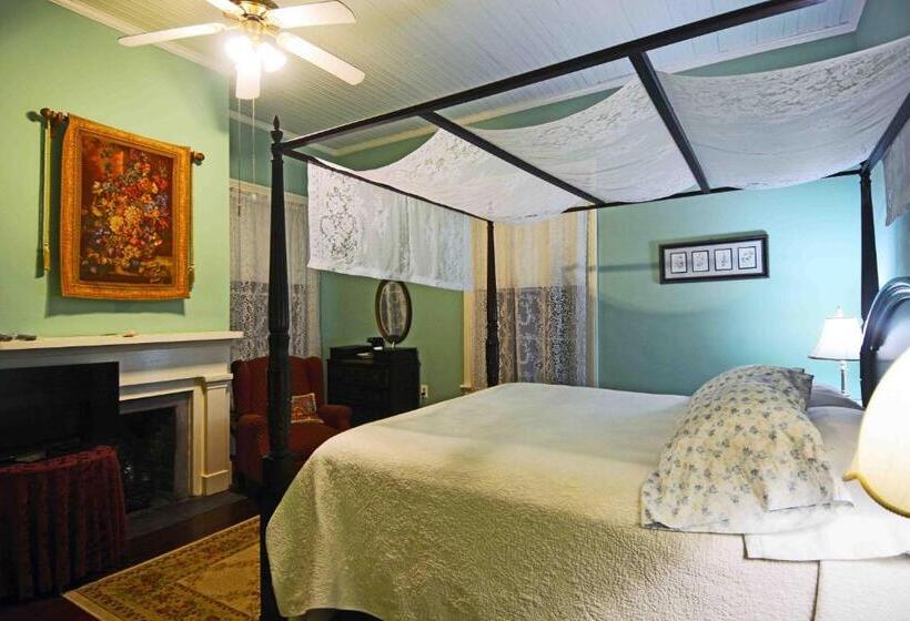 مبيت وإفطار 1872 Denham Inn