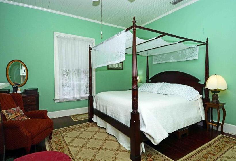 مبيت وإفطار 1872 Denham Inn