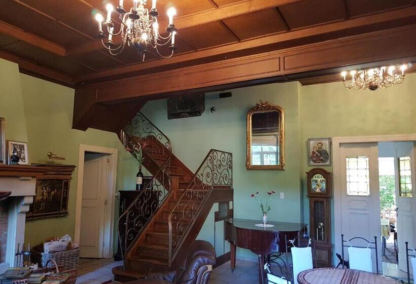 住宿加早餐  Château Lambert Moulinsart Hotel, Shuttle Airport, Long Term Parking, Snooker, Large Terrasse, Dinne