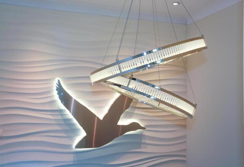 Duck Bay Hotel & Restaurant