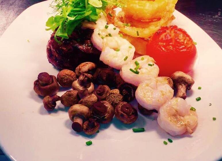 Duck Bay Hotel & Restaurant