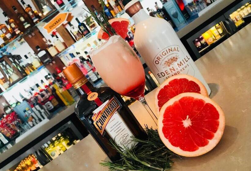 Duck Bay Hotel & Restaurant