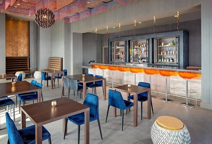 בית מלון כפרי Courtyard By Marriott Dallas Downtown/reunion District