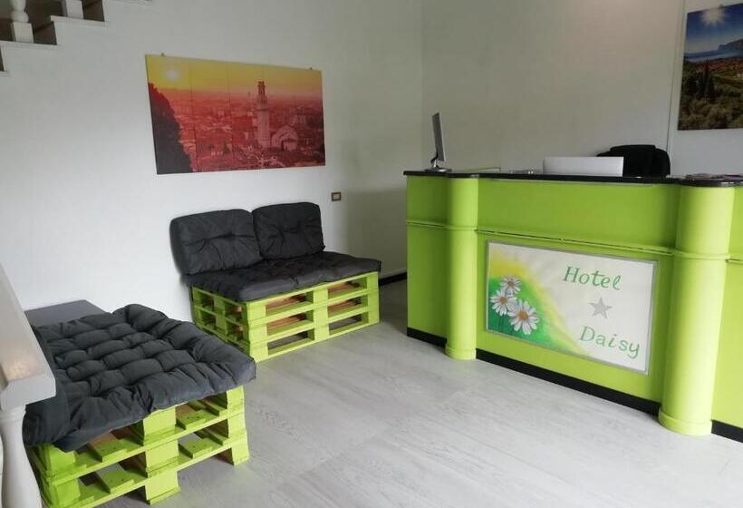 Отель Daisy