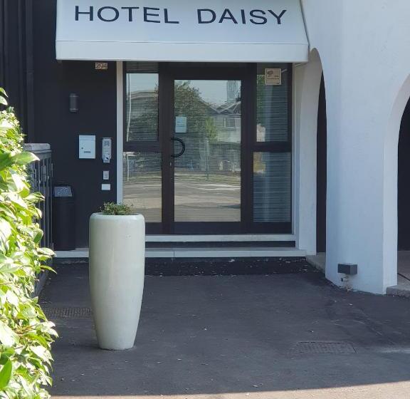 Отель Daisy