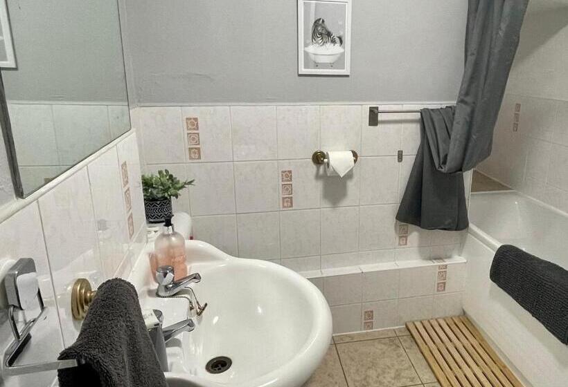 בית מלון כפרי Navaar House