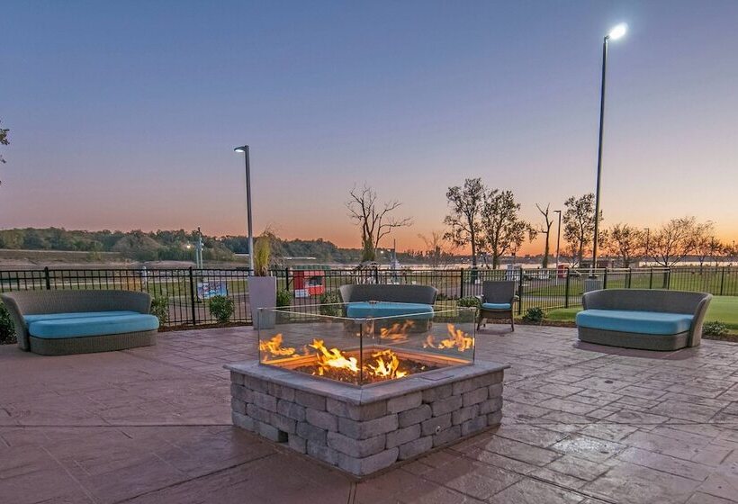 فندق Towneplace Suites By Marriott Vidalia Riverfront