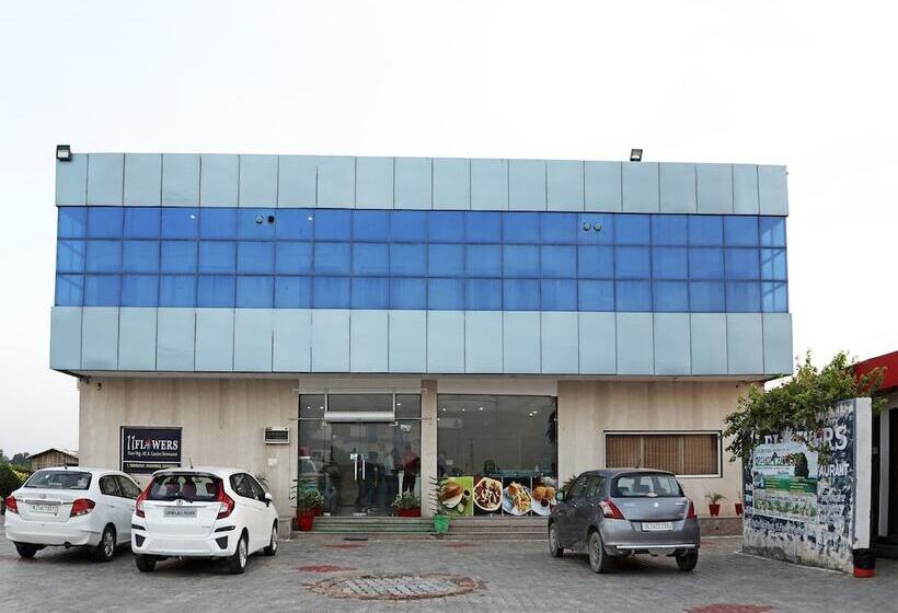 Oyo 17408 Scindia Resorts And Hotels