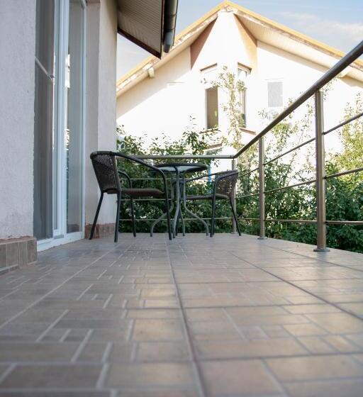 ペンション Iris Boutique