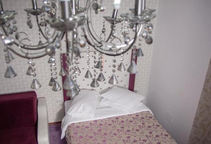 ペンション Iris Boutique