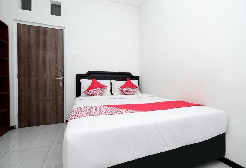 פנסיון Reddoorz Near Ahmad Yani Airport 2
