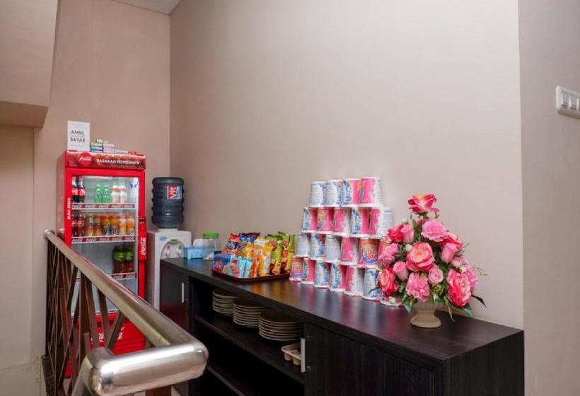 膳宿费 Reddoorz Near Java Supermall Semarang