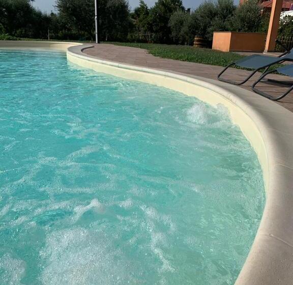 פנסיון Villa Giuseppe Bernabei Guest House