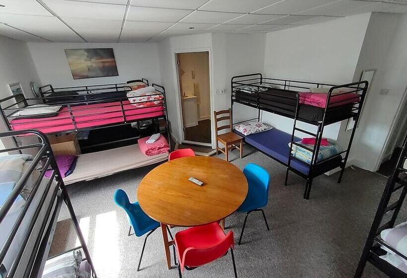 هاستل Plymouth Backpackers