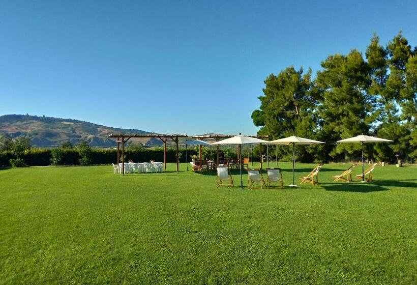 Отель Agriturismo Essentia Dimora Rurale