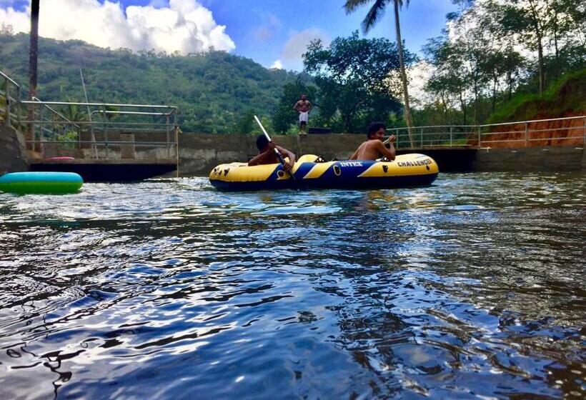 Отель Nutmeg Valley