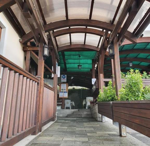 בית מלון כפרי Ristorante Château