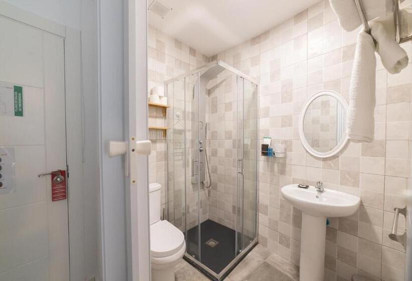 پانسیون Hostal Puente De Hierro