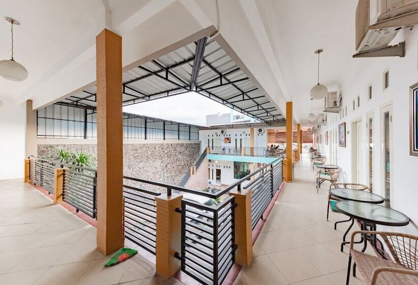 膳宿费 Reddoorz Near Kejaksan Station Cirebon