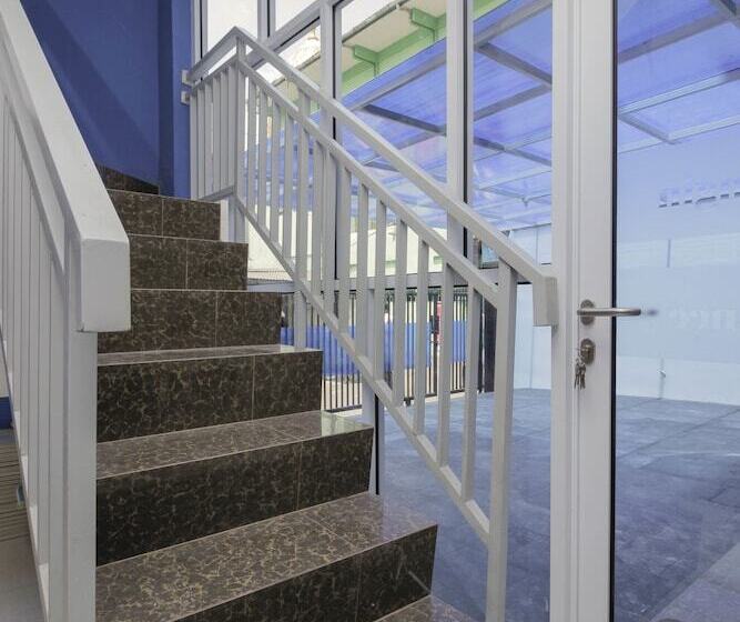 ペンション Reddoorz Syariah Near Metropolitan Mall Bekasi