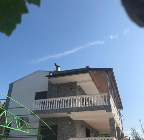 צימר Guest House Xhuljon