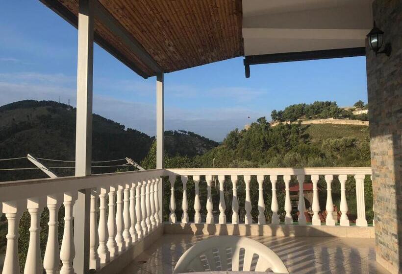 تختخواب و صبحانه Guest House Xhuljon