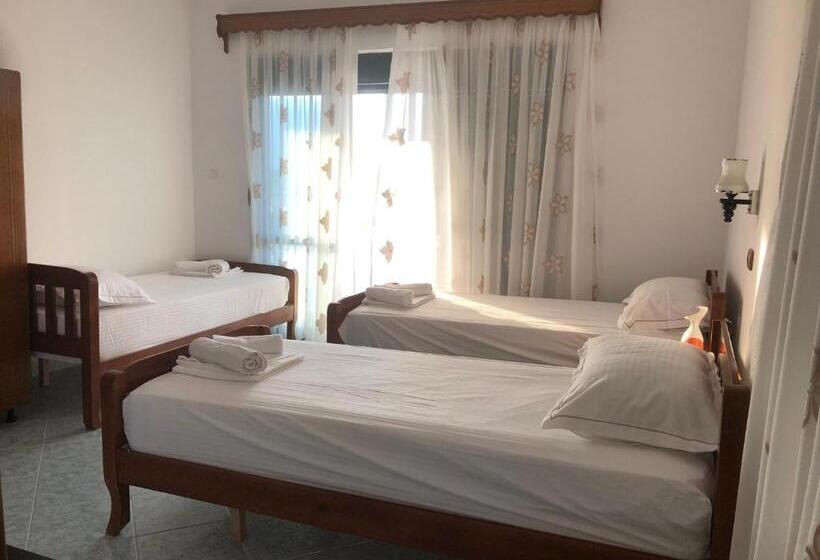 تختخواب و صبحانه Guest House Xhuljon