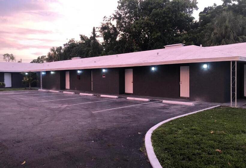 ホテル Bay Breeze Inn Bradenton Downtown