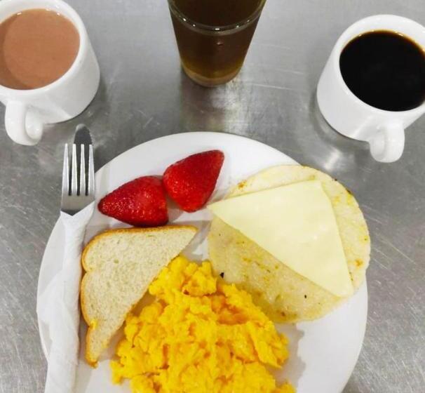 ホテル Bicentenario Rionegro