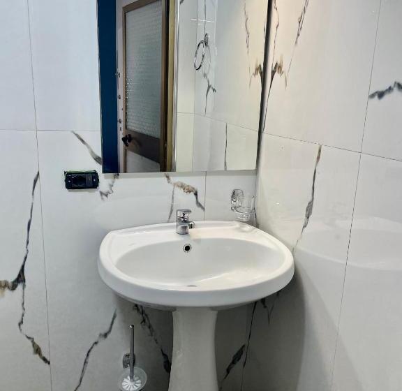 بنسيون Central Room Private Entry And Bathroom