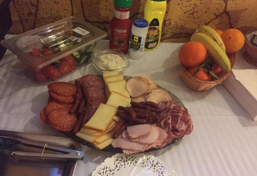 פנסיון Oli House