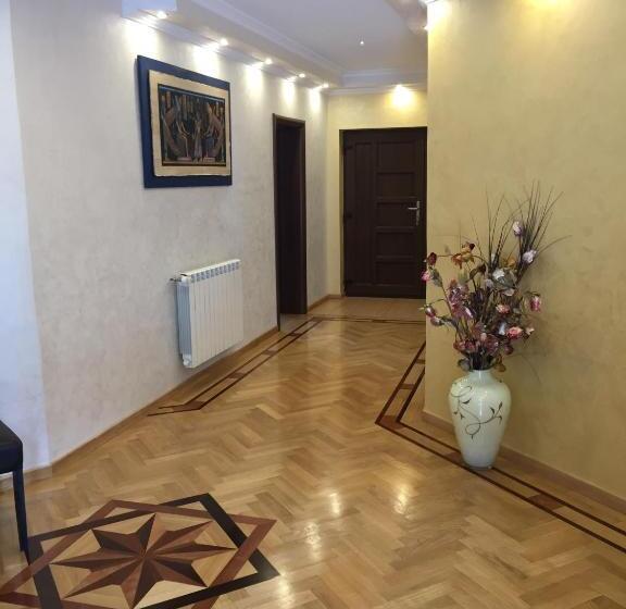 פנסיון Oli House