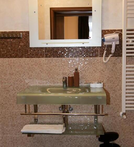 פנסיון Oli House