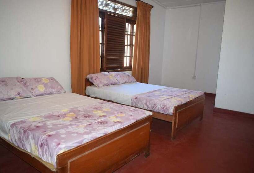 פנסיון Pinnacle Residence