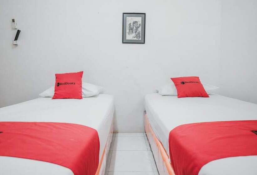ペンション Reddoorz Near Kartini Mall Lampung