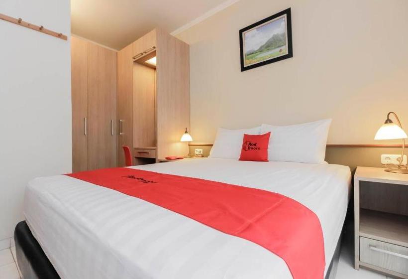 Пансион Reddoorz Syariah Plus @ Jatibening