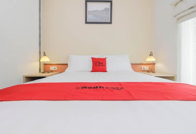 بنسيون Reddoorz Syariah Plus @ Jatibening