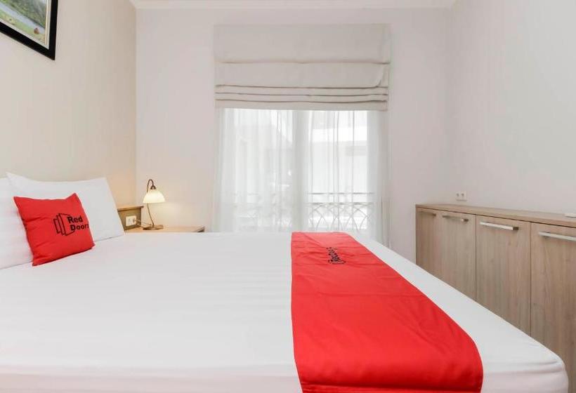 Пансион Reddoorz Syariah Plus @ Jatibening